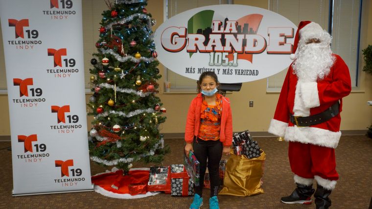 Navidad En Grande Pics with Santa Claus