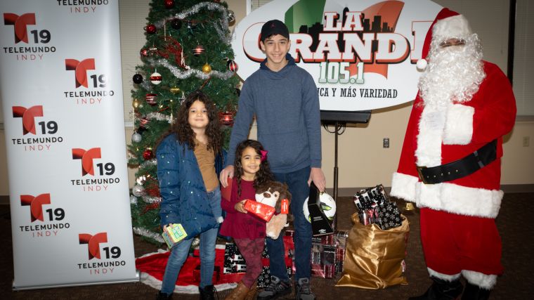 Navidad En Grande Pics with Santa Claus