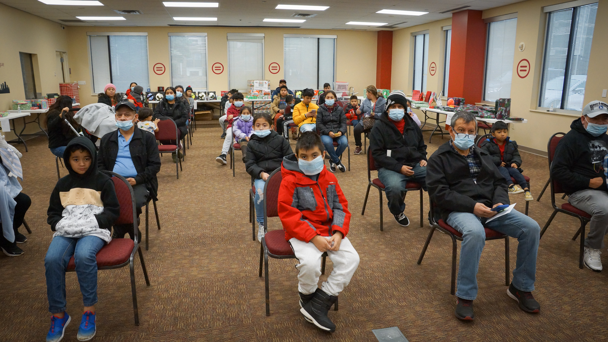 Navidad En Grande Pics with Santa Claus