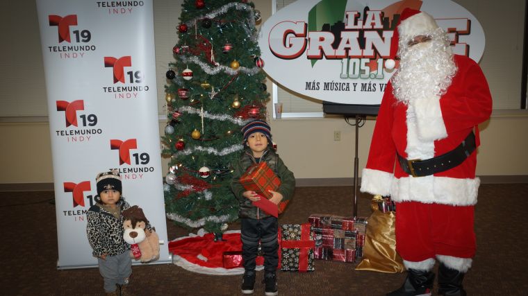 Navidad En Grande Pics with Santa Claus