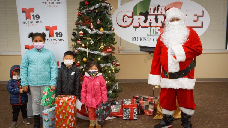 Navidad En Grande Pics with Santa Claus