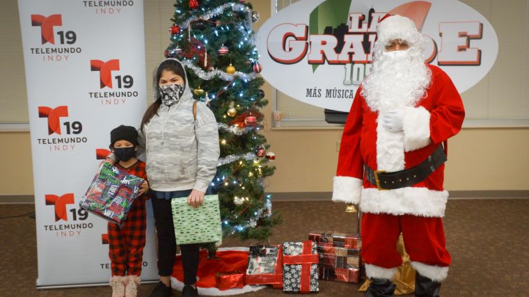 Navidad En Grande Pics with Santa Claus