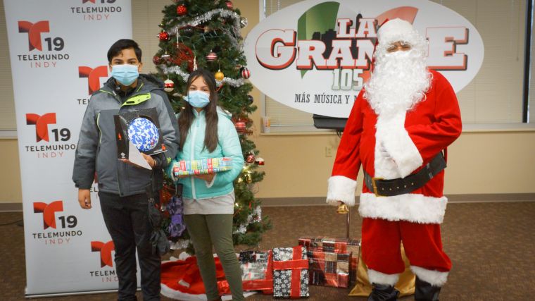 Navidad En Grande Pics with Santa Claus