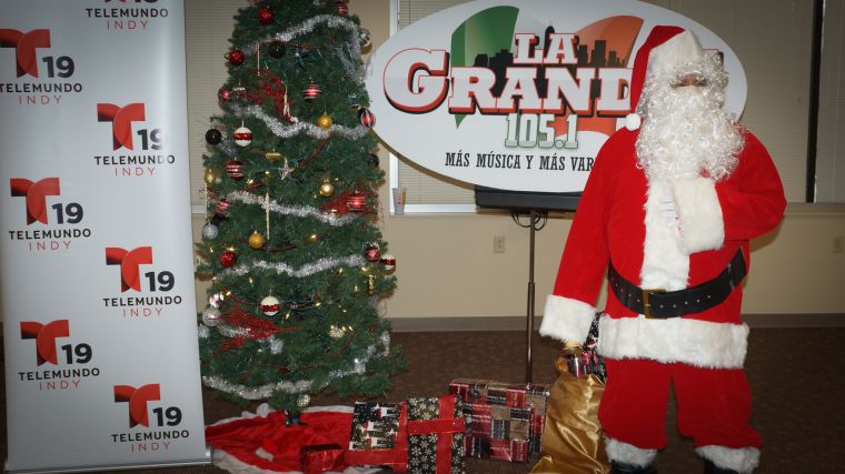 Navidad En Grande Pics with Santa Claus