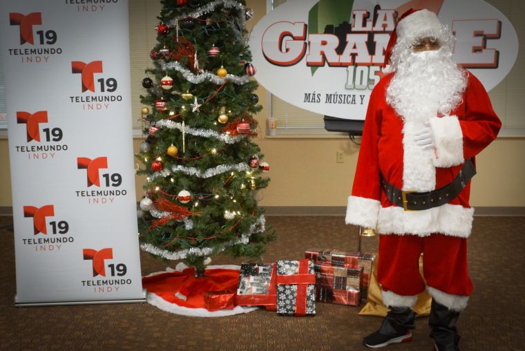 Navidad En Grande Pics with Santa Claus