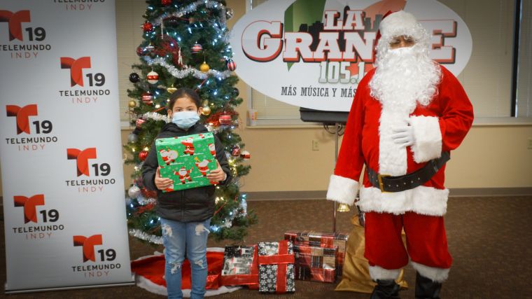 Navidad En Grande Pics with Santa Claus