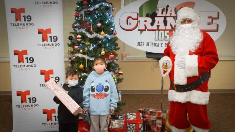 Navidad En Grande Pics with Santa Claus