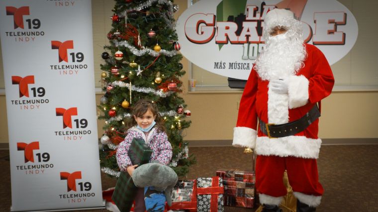 Navidad En Grande Pics with Santa Claus