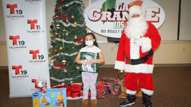 Navidad En Grande Pics with Santa Claus