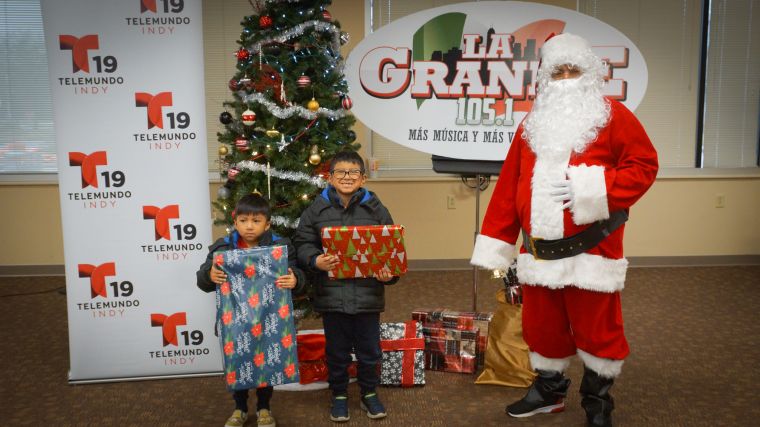 Navidad En Grande Pics with Santa Claus