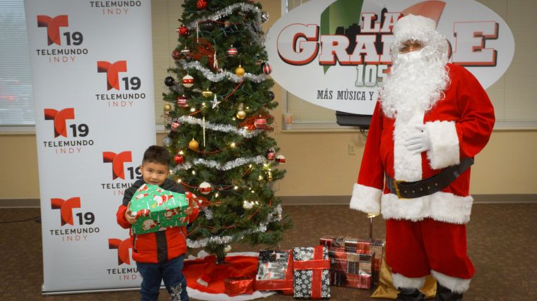 Navidad En Grande Pics with Santa Claus