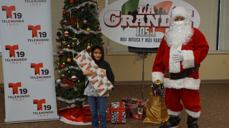 Navidad En Grande Pics with Santa Claus