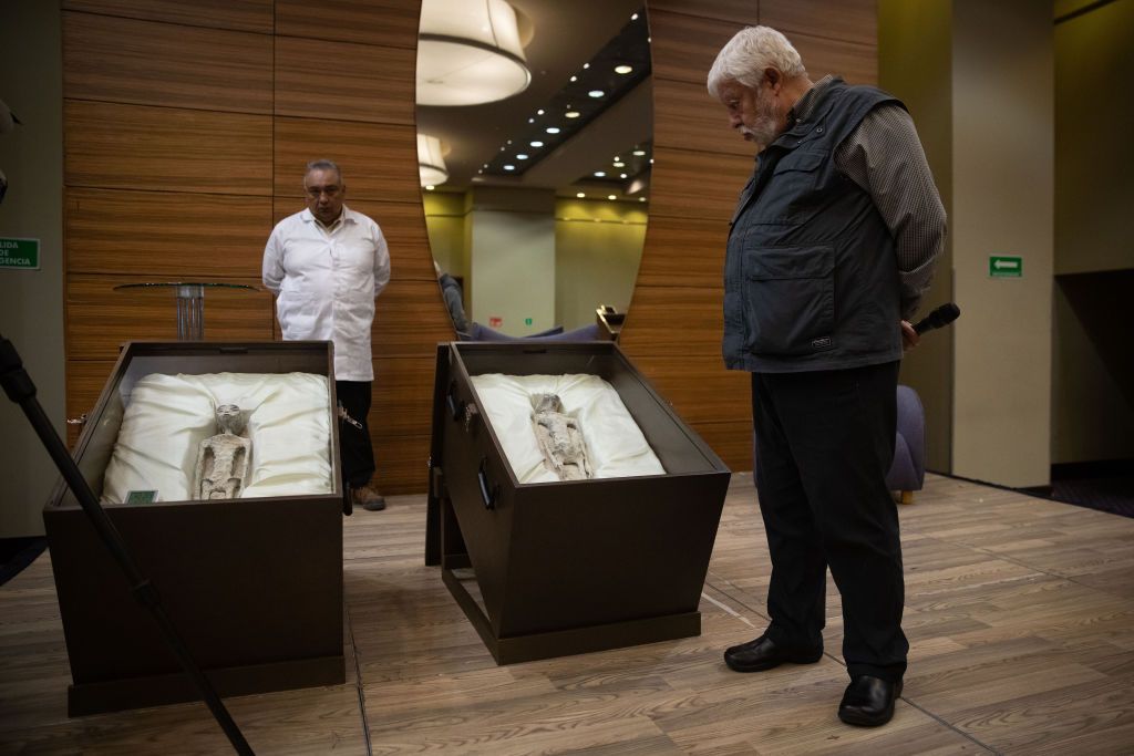 "Non-human" alien corpses are displayed to the media in Mexico City