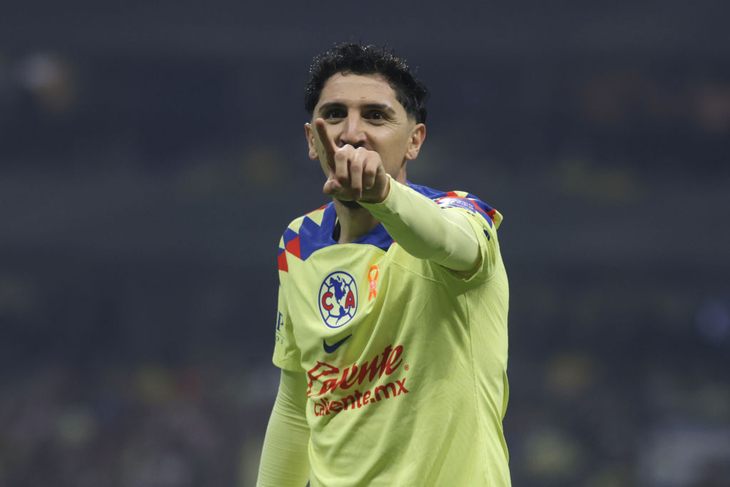 Diego Valdés #10 of Club América celebrating during the...