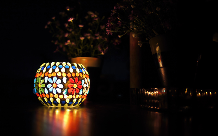 Colorful stained glass table lamp, multi colored flower style, dining table decoration, home decoration, product design, lighting design in dark background