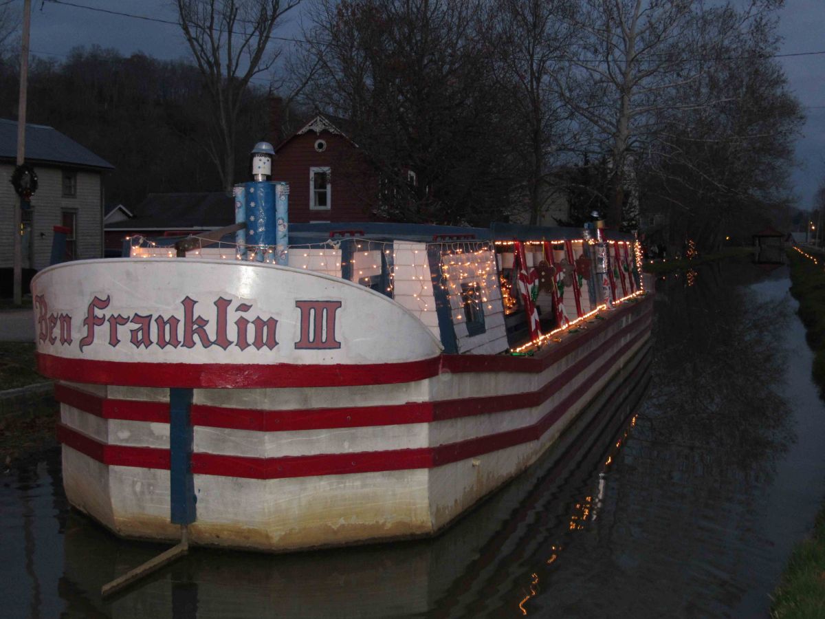 Resumen, turismo navideno en Metamora, IN