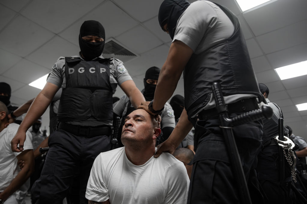 Salvadoran Government Receives 238 Alleged Members Of Criminal Organizations 'Tren De Aragua' and 'MS13'