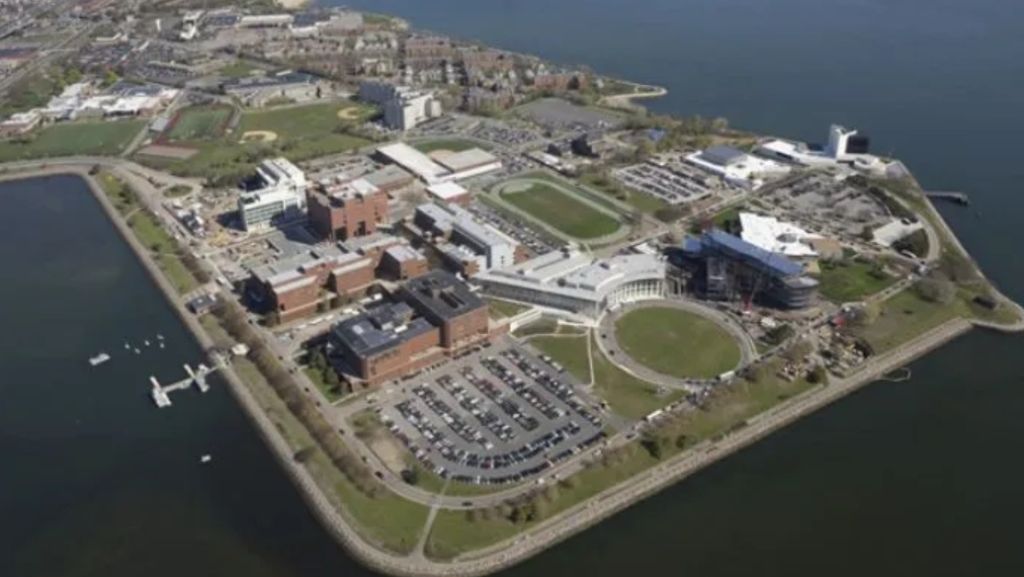 Despliegue policial tras reporte de disparos en UMass Boston