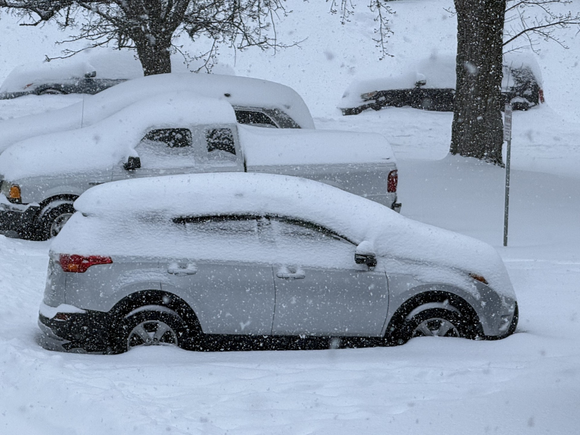 Emiten alerta vehicular y cierran oficinas estatales en Indiana