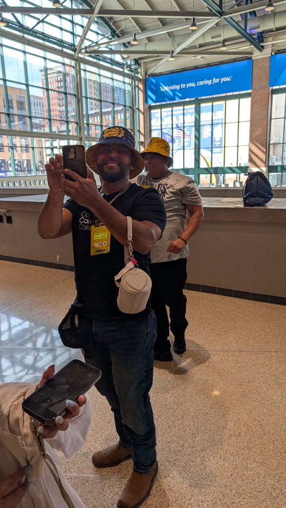 ¡Gainbridge Fieldhouse vive un momento histórico y en español!  