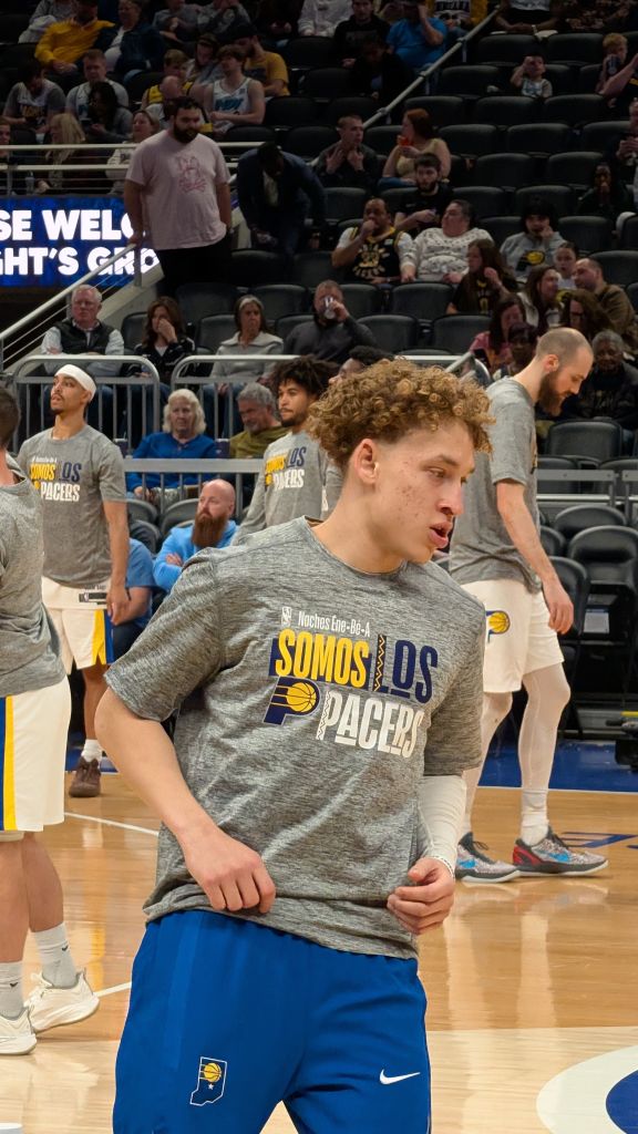 ¡Gainbridge Fieldhouse vive un momento histórico y en español!  