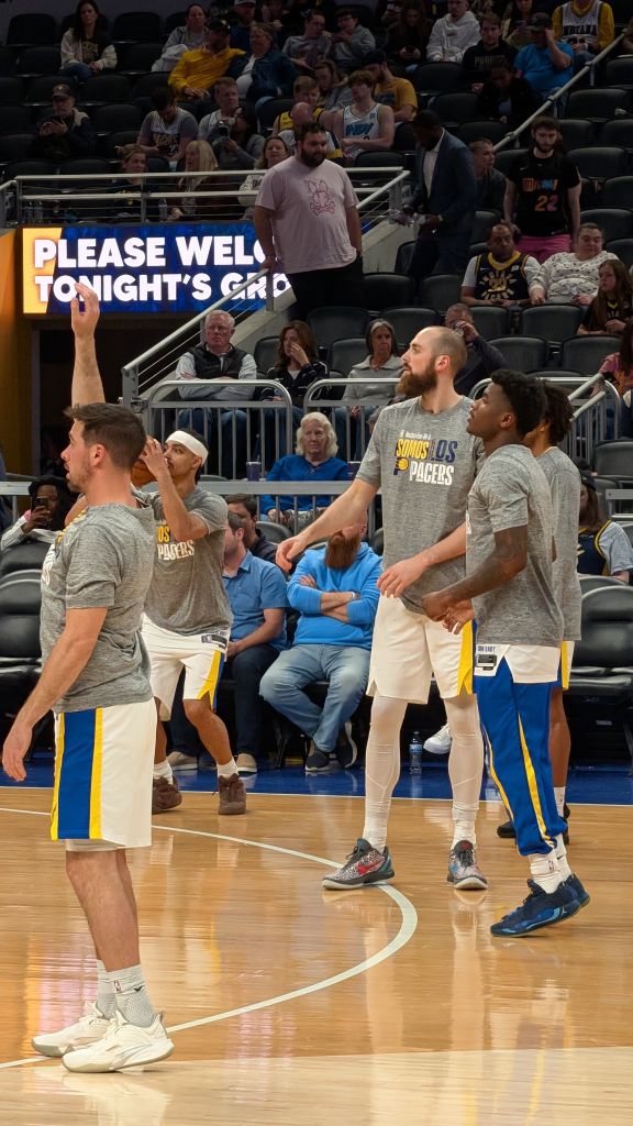 ¡Gainbridge Fieldhouse vive un momento histórico y en español!  