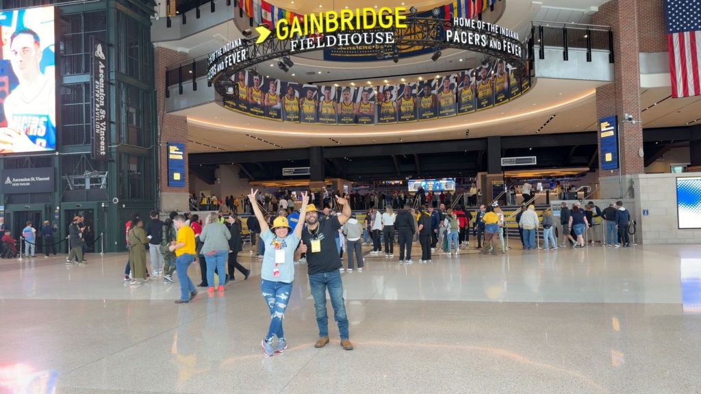 ¡Gainbridge Fieldhouse vive un momento histórico y en español!  