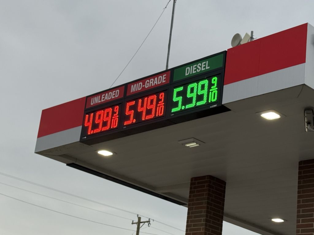 Precio de gasolina se dispara; suspenden impuesto estatal