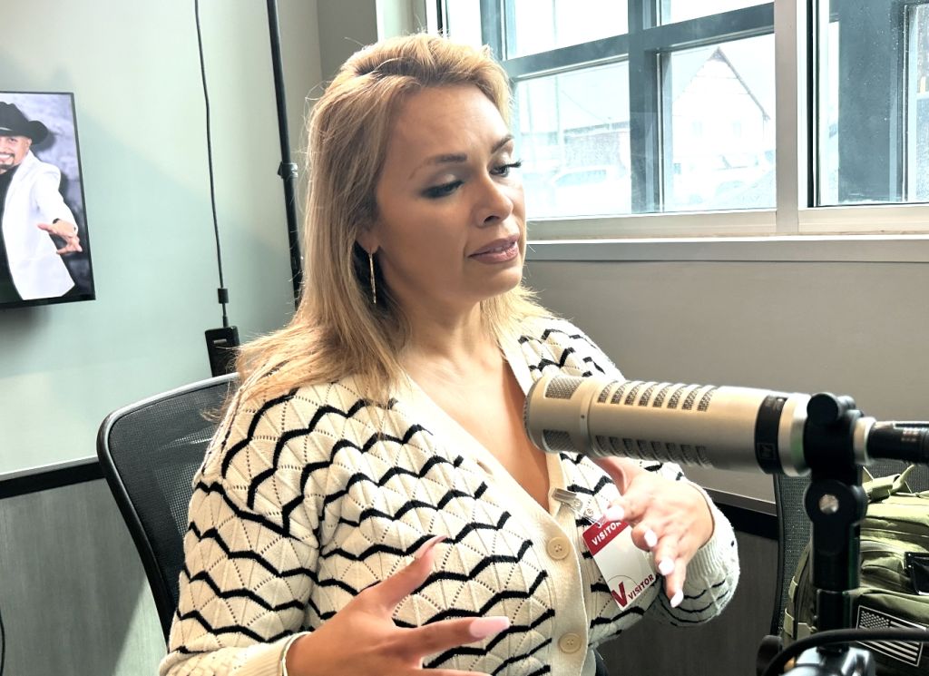 “Orgullo Indy”: Abby Rangel visita La Mega 105.1 FM