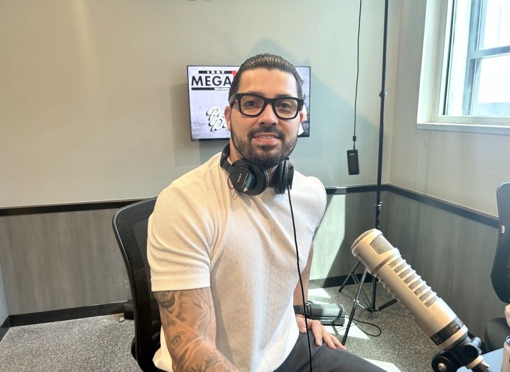 “Talento Indy”: Carisma de DJ Gil alegra estudios de La Mega